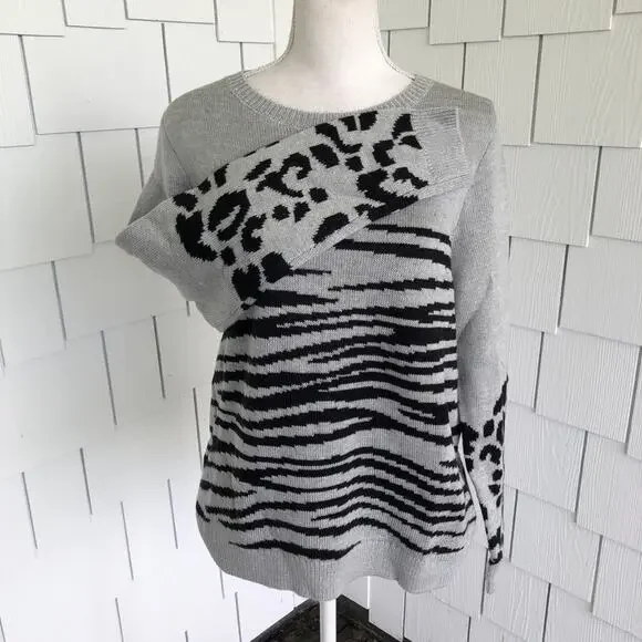 Lucky Brand Women's Gray/Black Animal Print Crew Neck Long Sleeve Sweater - Picture 4 of 6